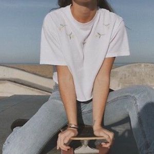 Brandy Melville Aleena White Embroidered Daisy Tee Like New